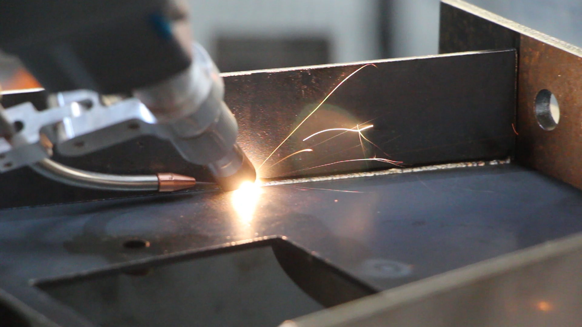 Why is the efficiency of handheld laser welding machine higher than that of traditional welding?